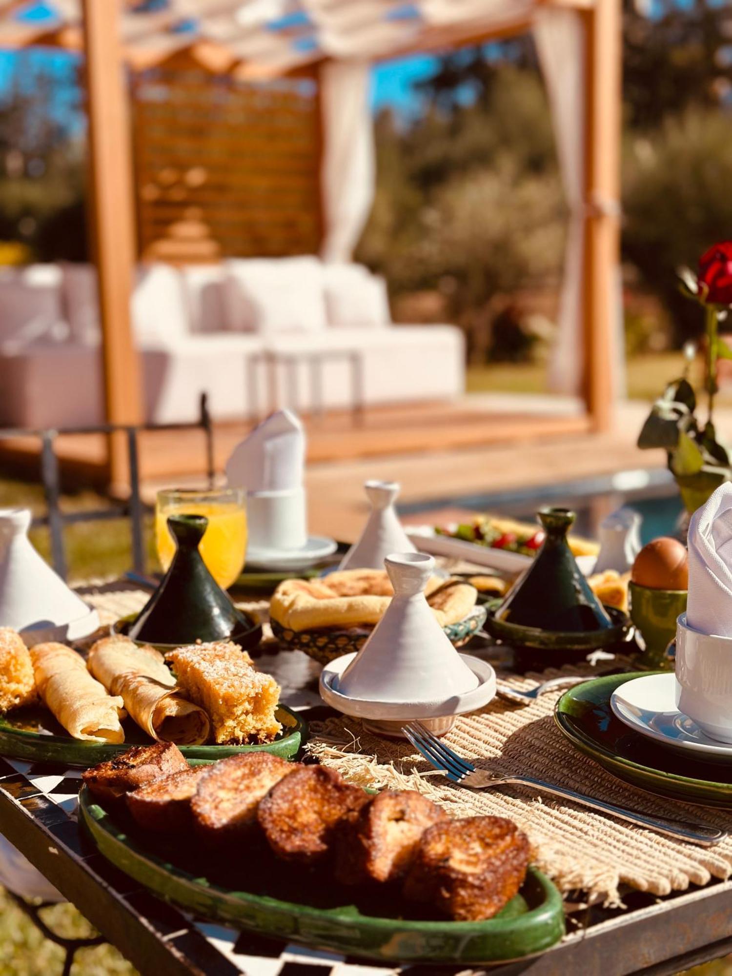 Les Roses By La Siredrah Hotel Ait Bou Zguia Exterior foto